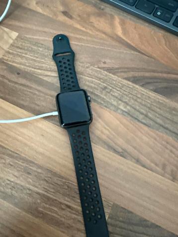 Apple Watch Series 3 - Zwart 42mm - Incl. Oplader beschikbaar voor biedingen