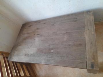 Houten salontafel. beschikbaar voor biedingen