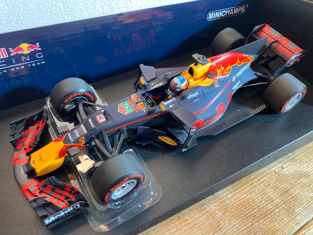 ✅ Daniël Ricciardo 1:18 Red Bull Racing RB13 2017 110170003, Verzamelen, Automerken, Motoren en Formule 1, Ophalen of Verzenden