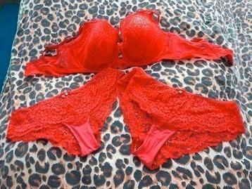 Hunkemöller setje zgan bh 85E brazilians M beschikbaar voor biedingen