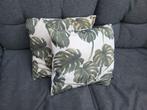2 Kussens met Monstera Print - €5, Ophalen of Verzenden, Gebruikt, Groen, Vierkant