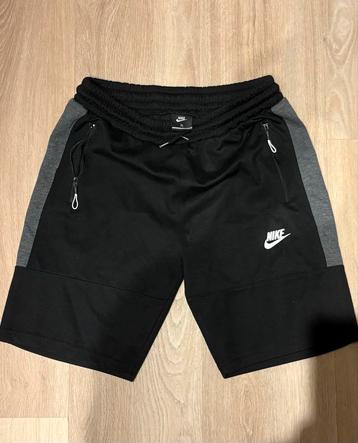Nike Broekje XL beschikbaar voor biedingen