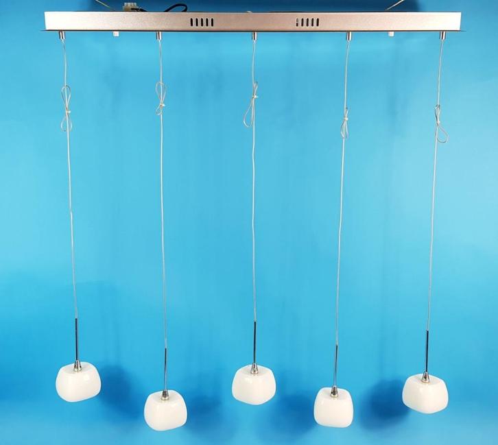 Hanglamp van chrome metaal met 5 glazen hangers / kapjes. S0, Huis en Inrichting, Lampen | Hanglampen, Gebruikt, Minder dan 50 cm