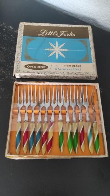 Vintage cocktailprikkers vorkjes 12x gestreept beschikbaar voor biedingen