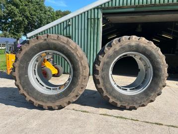 Dubbeluchten 650 65 r38./ 12.4 r46 beschikbaar voor biedingen