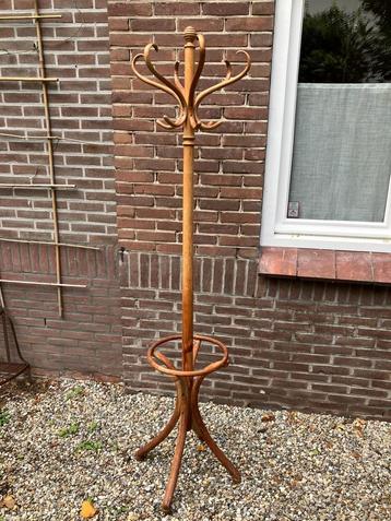 Prachtige vintage bentwood "Thonet" kapstok beschikbaar voor biedingen