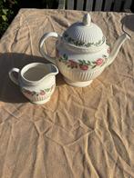 Theepot en melkannetje in perfecte staat Wedgewood Rosalind, Antiek en Kunst, Ophalen