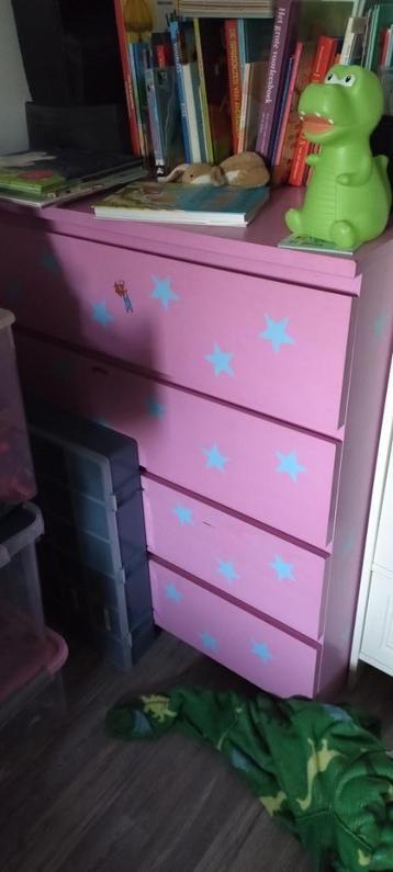 IKEA MALM kast roze met blauwe sterren