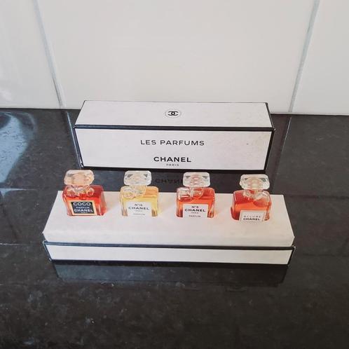 CHANEL miniaturen set LES PARFUMS Coco, N19, N5  en Allure, Verzamelen, Parfumverzamelingen, Nieuw, Miniatuur, Gevuld, Verzenden
