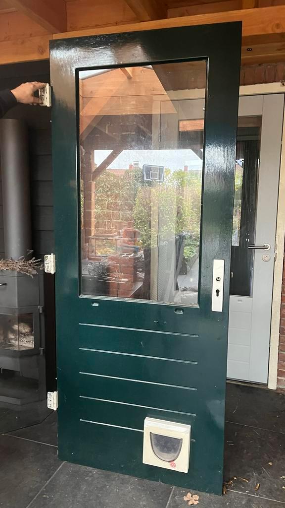 Houten Buitendeur met Glas en Kattenluik, Doe-het-zelf en Verbouw, Deuren en Horren, Gebruikt, Buitendeur, 200 tot 215 cm, 80 tot 100 cm