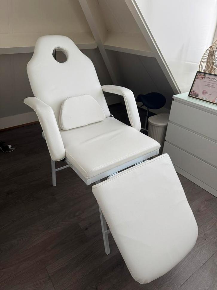 Witte salon/massage bank, Sport en Fitness, Massageproducten, Zo goed als nieuw, Massagestoel of Kussen, Ophalen of Verzenden