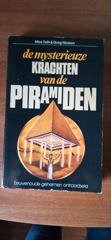 De Mysterieuze Krachten van de Piramiden beschikbaar voor biedingen
