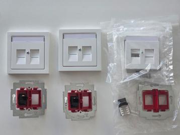 3x Busch-Jaeger future netwerk wcd wandcontactdoos set wit beschikbaar voor biedingen