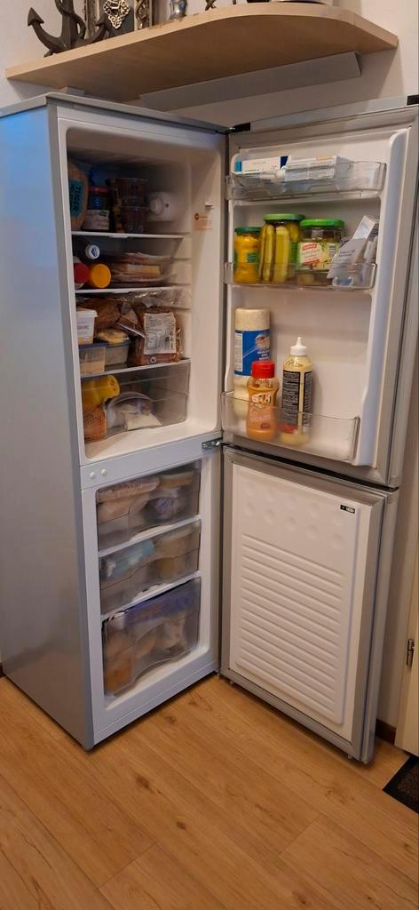 Koel / Vries combinatie 1 jaar oud in nieuwstaat., Witgoed en Apparatuur, Koelkasten en IJskasten, Zo goed als nieuw, Met aparte vriezer