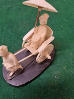 Beeld vrouw op riksja Japanse vintage, Verzamelen, Beelden en Beeldjes, Ophalen of Verzenden