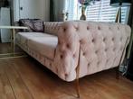 Zandkleurig fluwelen bank met Chesterfield-achtige look, Ophalen, Zo goed als nieuw