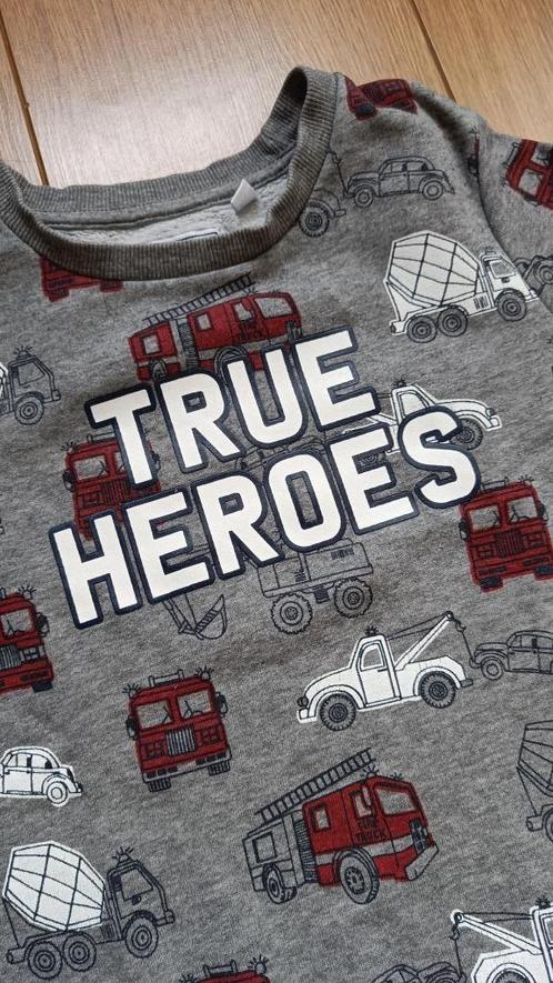 Voertuigen trui C&A maat 122 grijs, Kinderen en Baby's, Kinderkleding | Maat 122, Gebruikt, Jongen, Trui of Vest, Ophalen of Verzenden