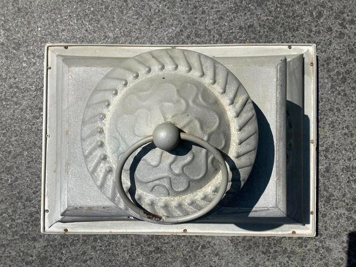 Mooie grote zinken kap - met versieringen en ring, Antiek en Kunst, Curiosa en Brocante, Ophalen