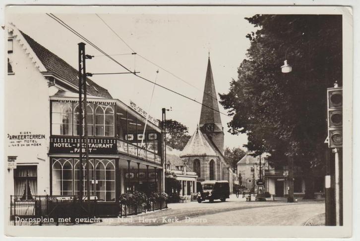 Doorn, Dorpsplein met gezicht op Ned. Herv. Kerk, Verzamelen, Ansichtkaarten | Nederland, Gelopen, Utrecht, 1940 tot 1960, Verzenden