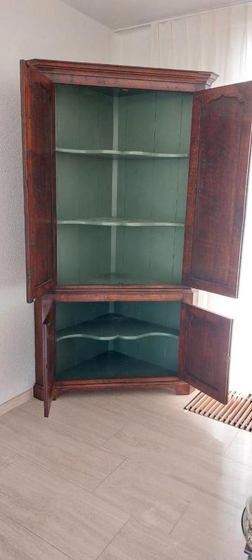 Hoekkast (reproductie/replica) beschikbaar voor biedingen