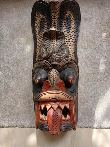 	Foto 1 houten beeld kop met ratelslangen en meer kunst beschikbaar voor biedingen