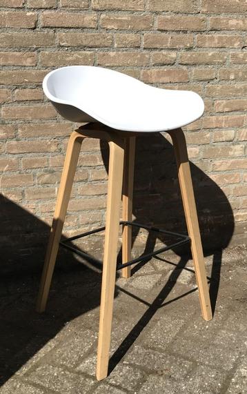 Barkruk, barstoel, Romeo Stools, wit, houten poten beschikbaar voor biedingen