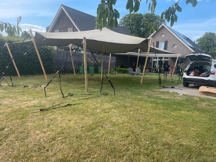 Stretchtent 10,5x5 meter, zandkleur, complete set, Tuin en Terras, Partytenten, Zo goed als nieuw, Overige typen, 8 meter of meer