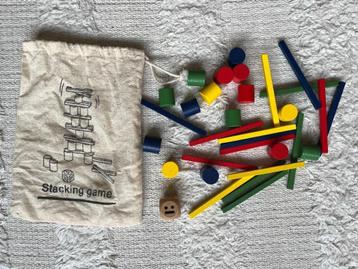 houten stapelspel beschikbaar voor biedingen