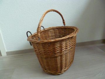 Fietsmand. rotan. Z.g.a.n. beschikbaar voor biedingen