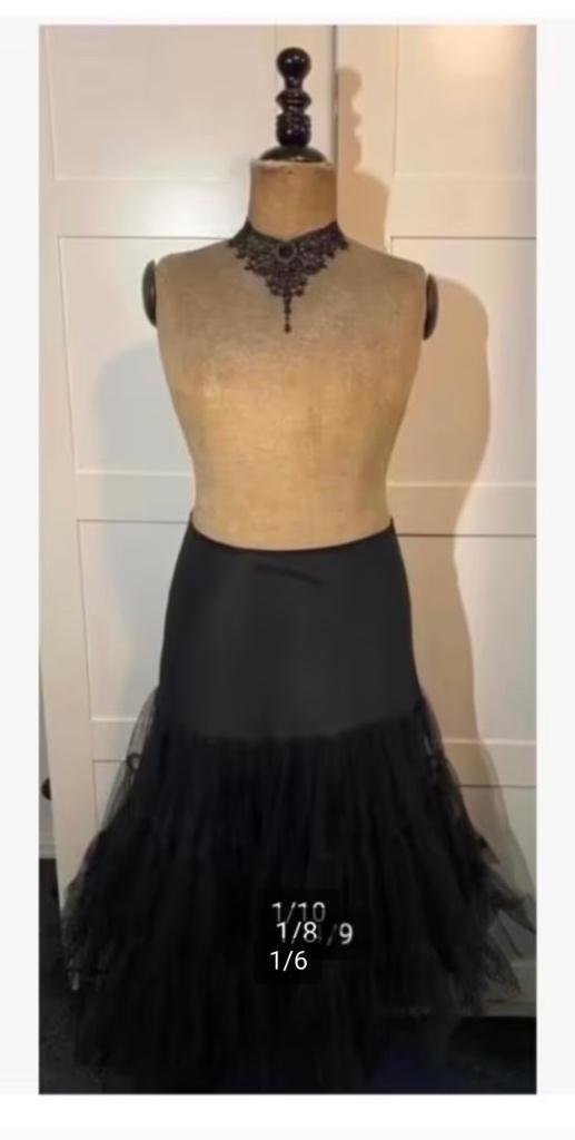 Zwarte Brocante petticoat 75 cm l. plus victoriaanse kraagje, Antiek en Kunst, Curiosa en Brocante, Ophalen of Verzenden