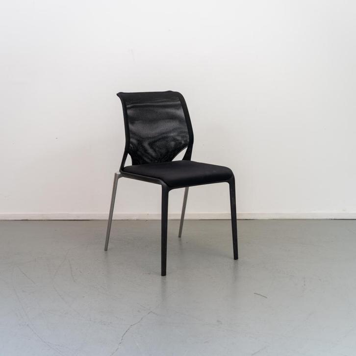 1 Vitra Meda Slim stoel Zwart, Huis en Inrichting, Stoelen, Zo goed als nieuw, Kunststof, Metaal