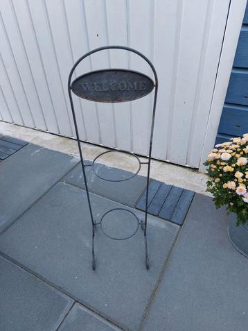 Plantenhouder voor twee plantjes. beschikbaar voor biedingen