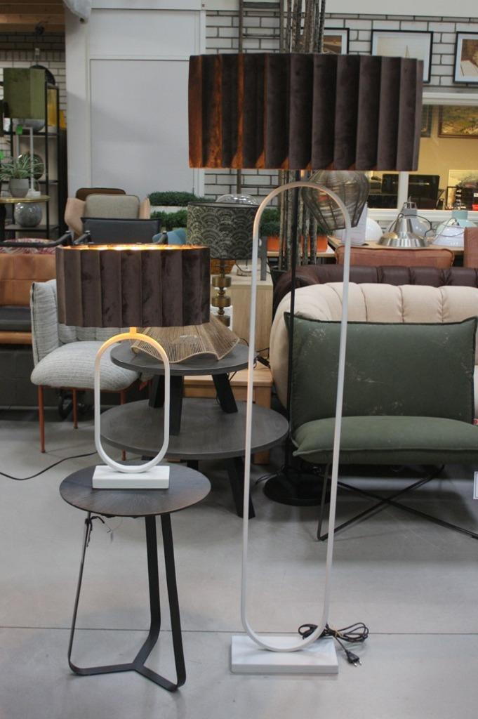 Vloerlamp + tafellamp JAMIRI + velvet lampenkap ovaal DISLI, Huis en Inrichting, Lampen | Tafellampen, Zo goed als nieuw, 50 tot 75 cm