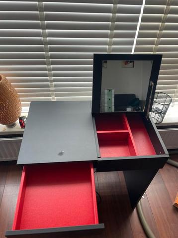 Kaptafel zwart beschikbaar voor biedingen