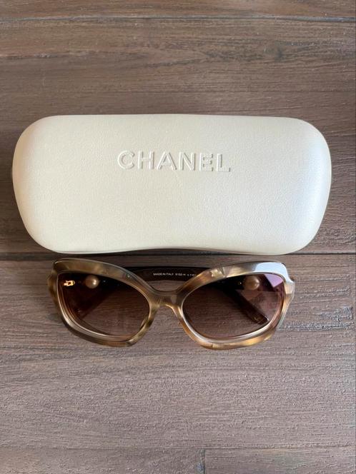 Chanel Tortoise Shell Frame Brown Tint Pearl Sunglasses, Sieraden, Tassen en Uiterlijk, Zonnebrillen en Brillen | Dames, Zo goed als nieuw