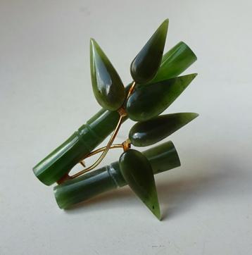 Vintage Chinese groene jade broche: bamboe takken beschikbaar voor biedingen
