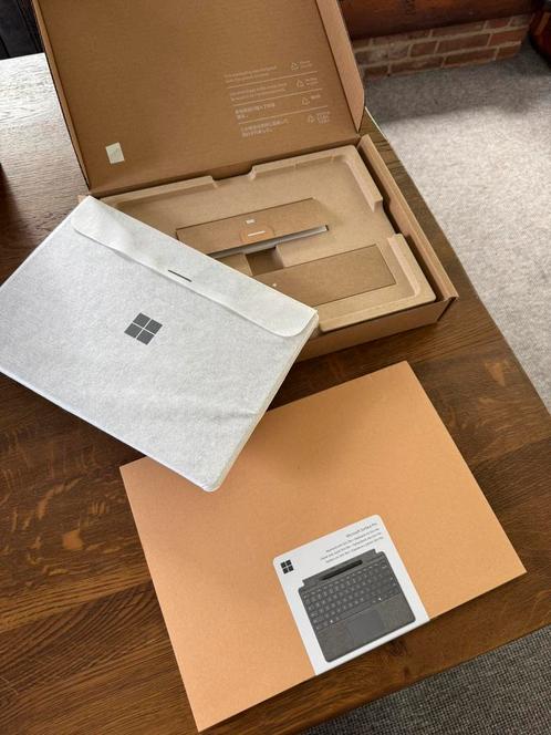 Gloednieuw Surface Pro 11 Snapdragon X Plus 16GB Ram 256 SSD, Computers en Software, Windows Laptops, Zo goed als nieuw, 13 inch