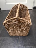 Rotan krantenmand/lectuur mand., Ophalen of Verzenden, Gebruikt