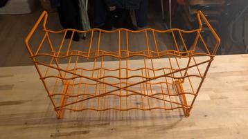 Vintage Tomado wijnrek – oranje – stapelbaar metalen rek beschikbaar voor biedingen