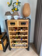 Mooi mango houten wijnkast met 2 lades zwart frame, Ophalen, 15 tot 25 flessen, Zo goed als nieuw, Minder dan 50 cm