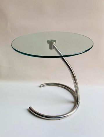 Jaren 80 bijzettafel van glas en chroom beschikbaar voor biedingen