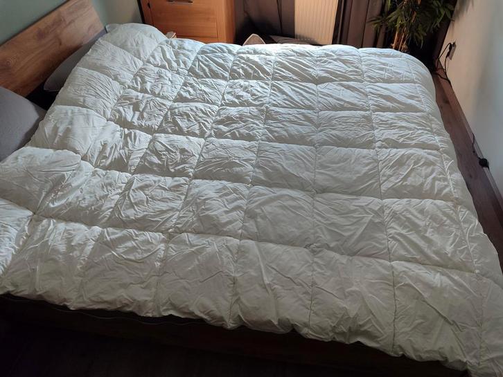 Polydaun 4 seizoenen dekbed 240x 220, Huis en Inrichting, Slaapkamer | Beddengoed, Zo goed als nieuw, Deken of Dekbed, Tweepersoons