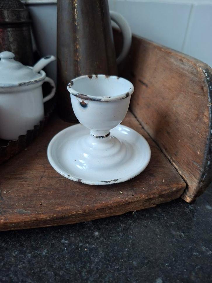 Brocante wit emaille eierdop eierdopje, Antiek en Kunst, Antiek | Servies los, Ophalen of Verzenden