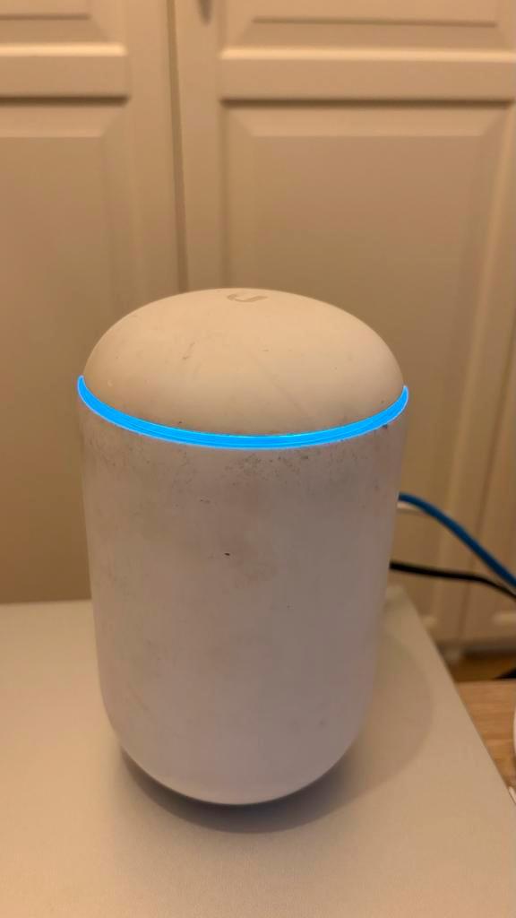 UniFi Dream Machine (UDM) Router, Computers en Software, Routers en Modems, Gebruikt, Router, Ophalen of Verzenden