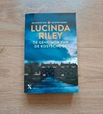 De geheimen van de kostschool - Lucinda riley, Boeken, Lucinda Riley, Ophalen of Verzenden, Zo goed als nieuw, Nederland