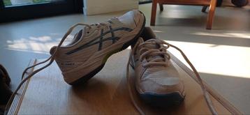 Asics tennisschoenen maat 32,5 beschikbaar voor biedingen