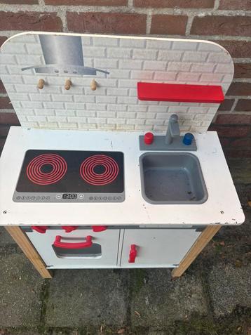Speelkeukentje voor maar 15 euro ophalen bij mij beschikbaar voor biedingen