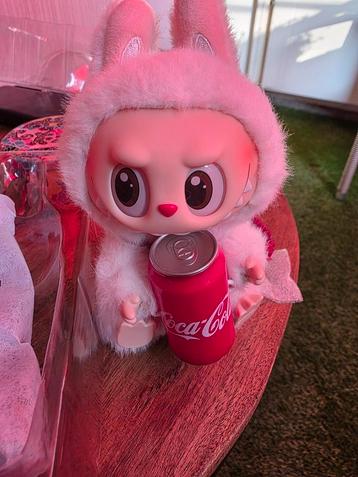 Orginele Coca-Cola labubu zie foto's verificatie  beschikbaar voor biedingen