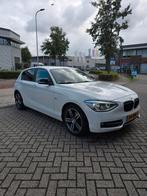 BMW 1 116I 5DR Aut8 2012 Wit Xenon sport nap nl nieuwstaat, Auto's, 65 €/maand, 4 cilinders, Wit, Origineel Nederlands