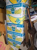 Ca. 10 bananendozen, boordevol antieke en curiose objecten., Ophalen